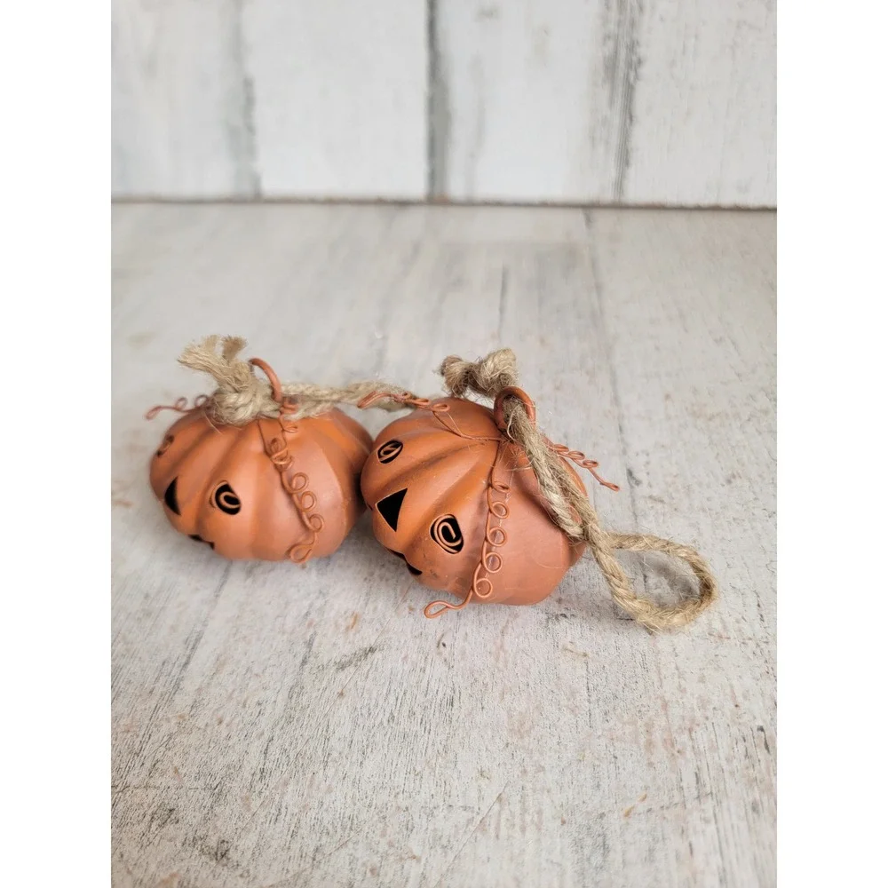 Vintage rustic pumpkin metal bell set Halloween jack O'Lantern home decor